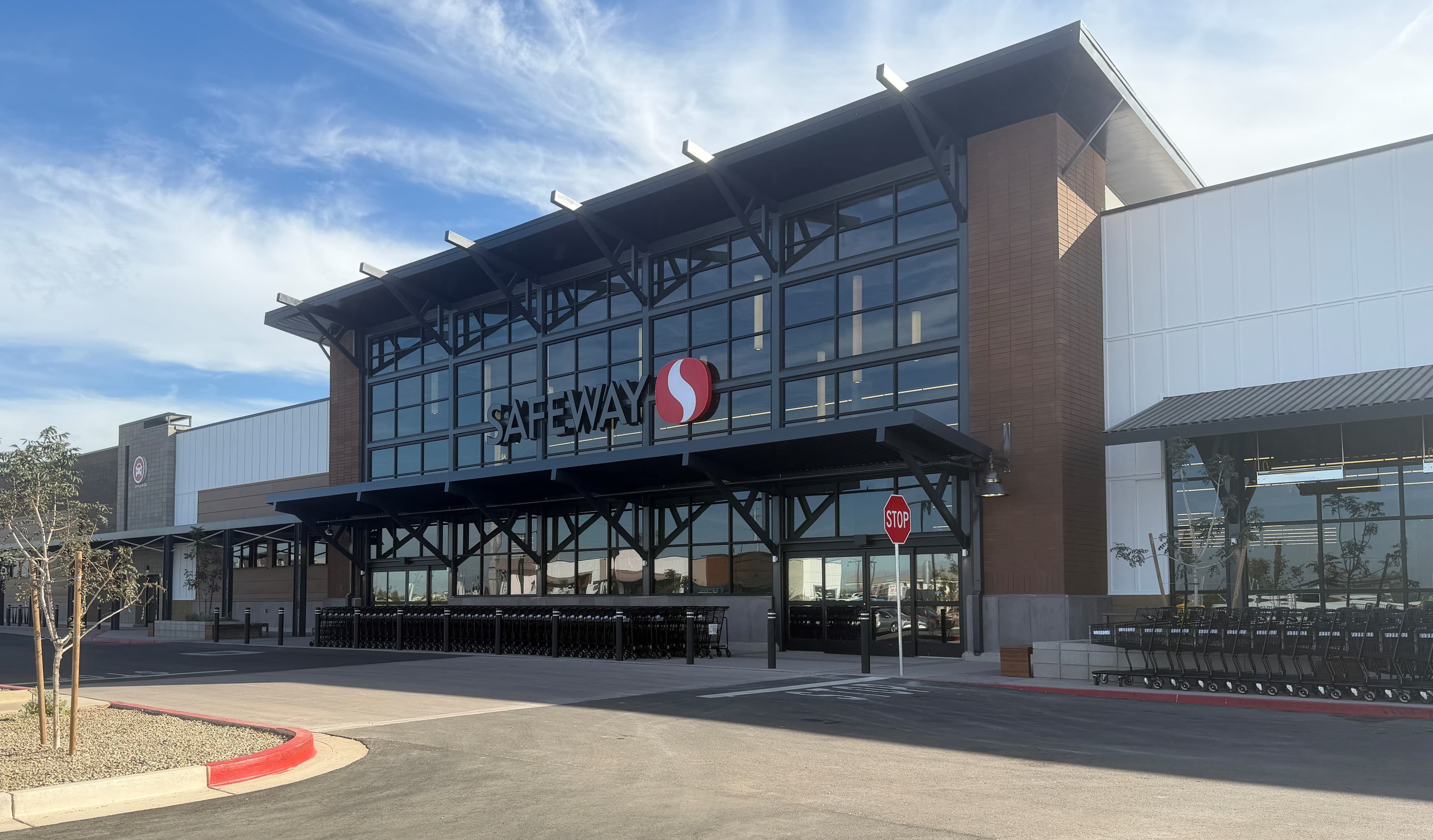 A modern Safeway storefront in Arizona, its glass-and-steel facade and branded sign illustrating the chain’s current presence as a statewide grocery staple.