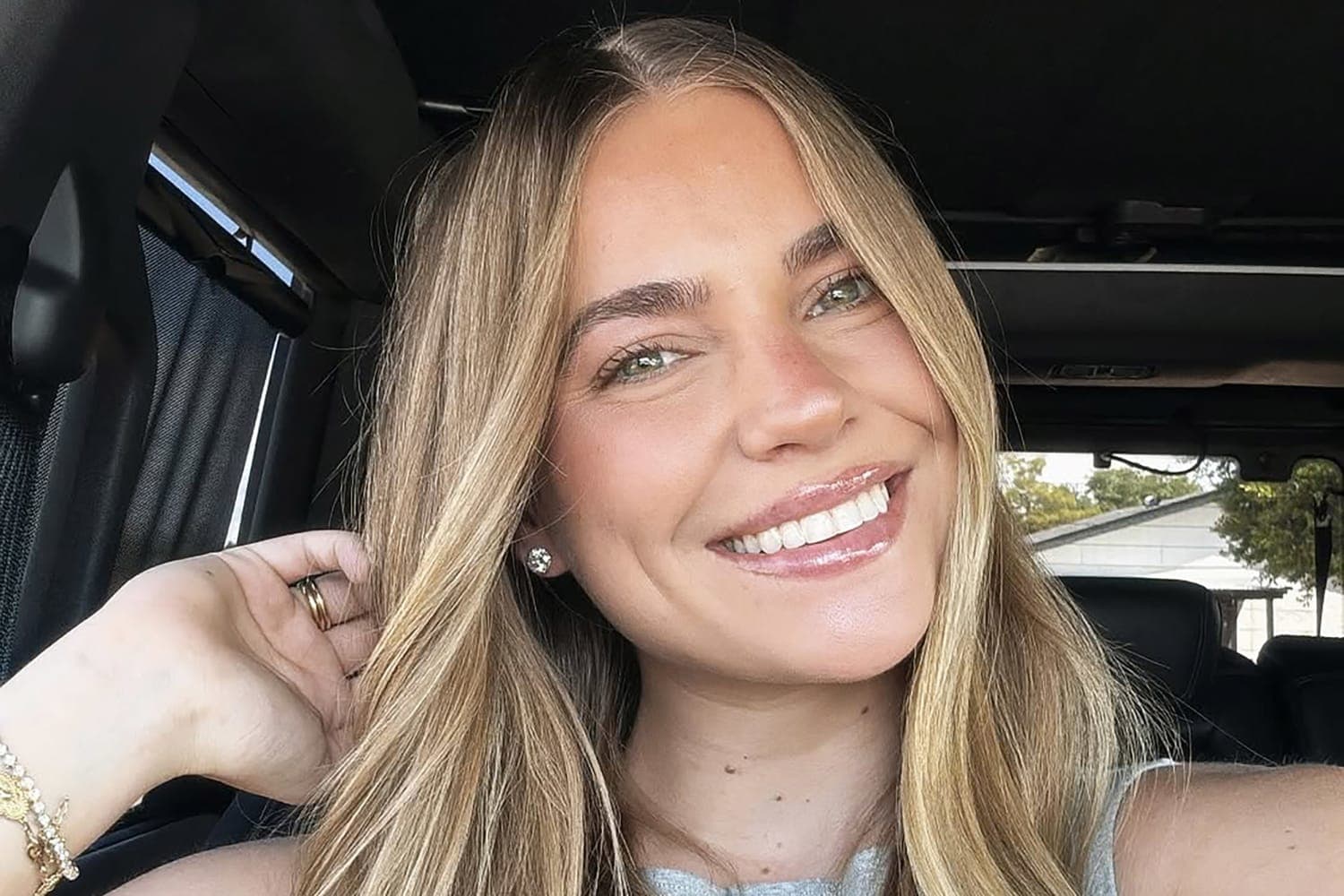A recent close-up selfie of the woman at the center of the story, shared publicly ahead of the pregnancy announcement featured in the article.