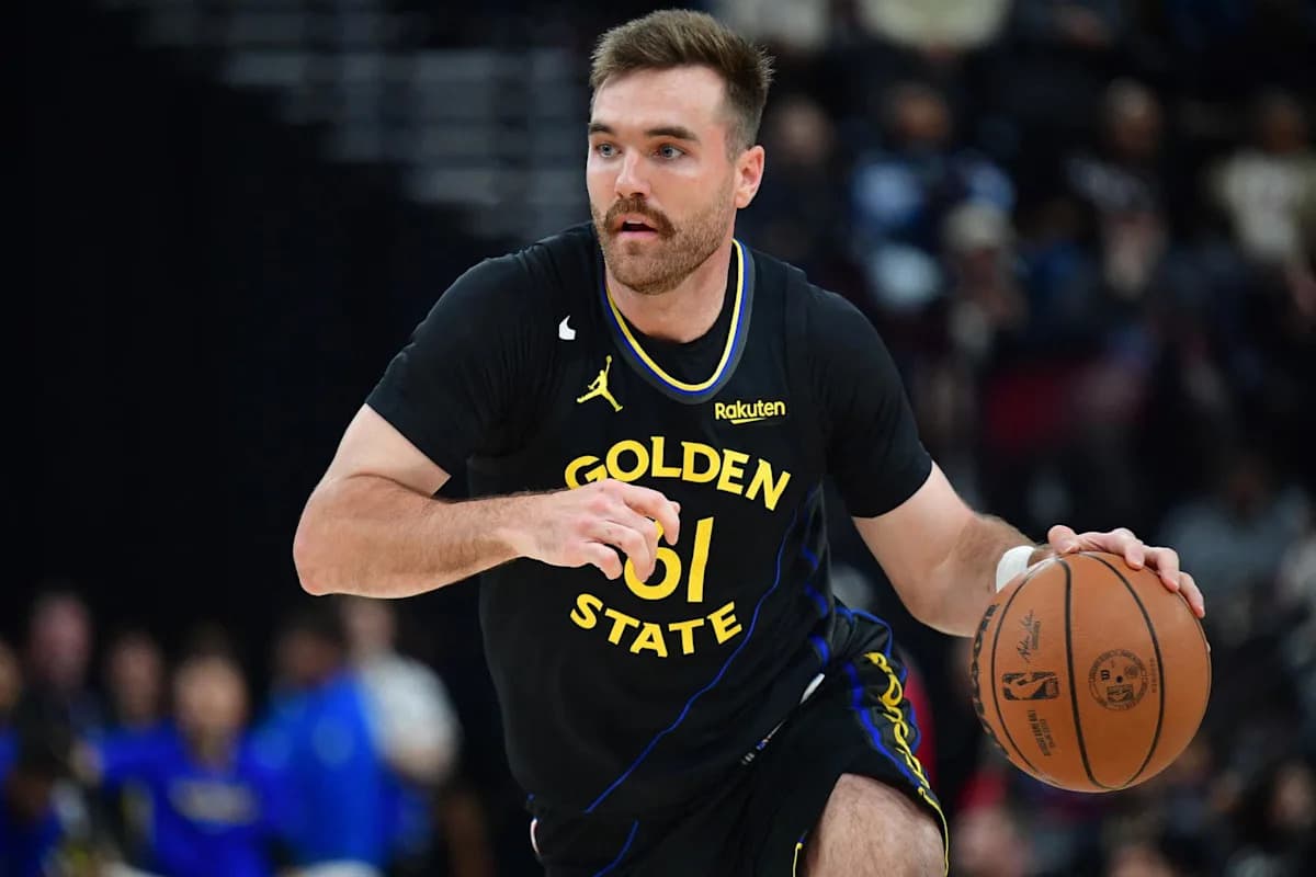Golden State guard No. 61 drives with the ball during NBA action — image relevant to the Suns' signing of a former Warriors guard.