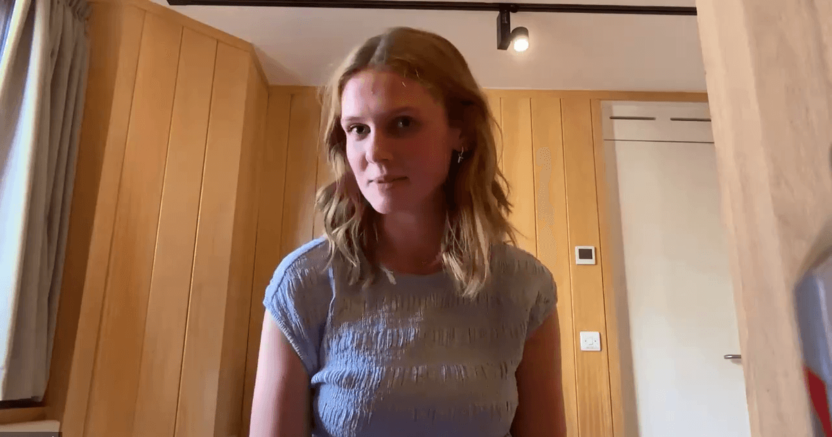 Teen musician pictured at home; after remote coaching from an Arizona piano teacher, she adapted repertoire for one-handed performance and helped make one-handed piano history.